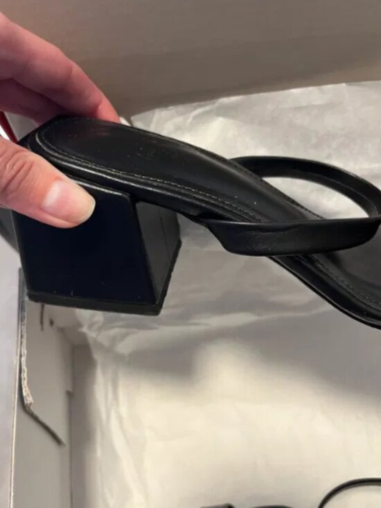 Sandals Deep Black 6.5 Like New - Picture 4 of 4